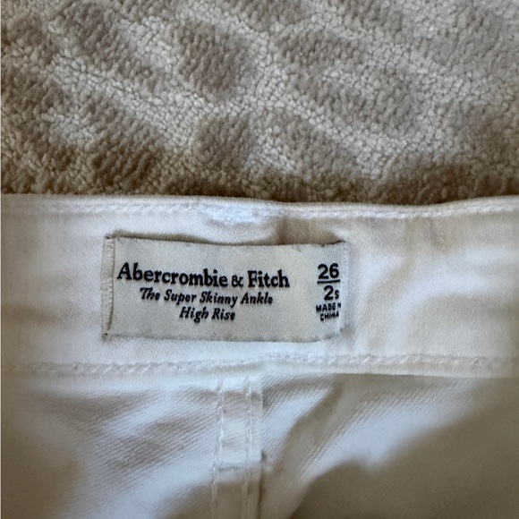 Abercrombie & Fitch High Rise Ultra Skinny - Picture 2 of 5